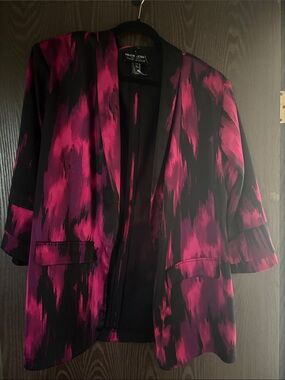 Frank Lyman Design Magenta & Black Abstract Open Blazer
